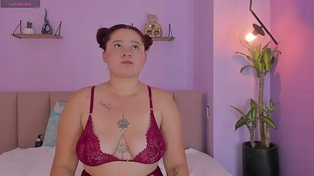 Snapshot of sienna_mg chatting on November 6, 2025, 12:20 pm sienna mg online show from November 6, 2025, 12:20 pm