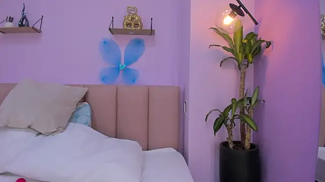 Snapshot of sienna_mg chatting on November 27, 2025, 12:05 pm sienna mg online show from November 27, 2025, 12:05 pm