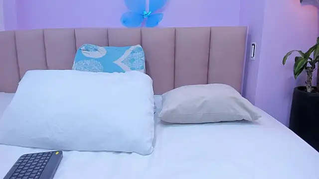 Snapshot of sienna_mg chatting on November 29, 2025, 12:05 pm sienna mg online show from November 29, 2025, 12:05 pm