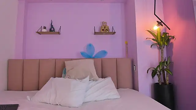 Snapshot of sienna_mg chatting on November 25, 2025, 7:25 pm sienna mg online show from November 25, 2025, 7:25 pm