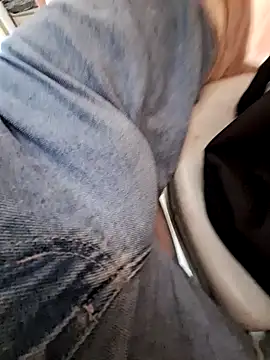 chrisxxc online show from October 28, 2025, 12:37 pm