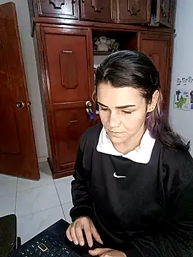 isa cereza05 online show from November 3, 2025, 6:00 pm