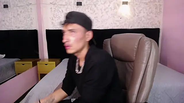 Snapshot of SavageLover_ chatting on November 25, 2025, 3:40 am SavageLover online show from November 25, 2025, 3:40 am