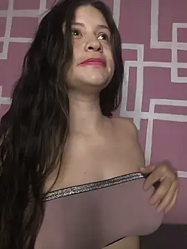 Snapshot of Esmesweet23 chatting on November 22, 2025, 7:35 pm Esmesweet23 online show from November 22, 2025, 7:35 pm