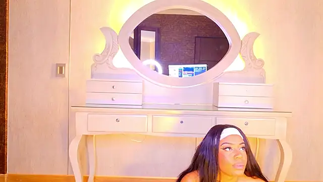 Snapshot of loana_vegas chatting on June 19, 2026, 4:13 pm loana vegas online show from June 19, 2026, 4:13 pm