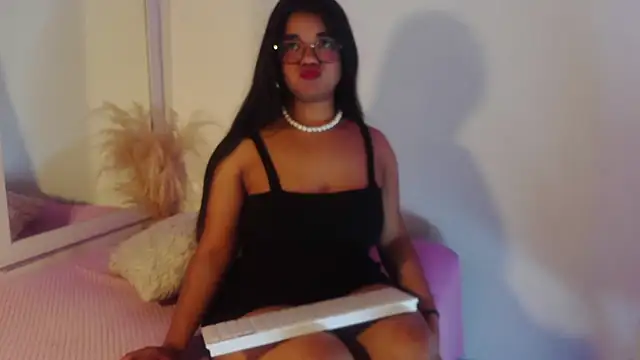 Zafiro Evans online show from December 3, 2025, 4:28 pm