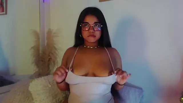 Zafiro Evans online show from November 12, 2025, 6:56 pm