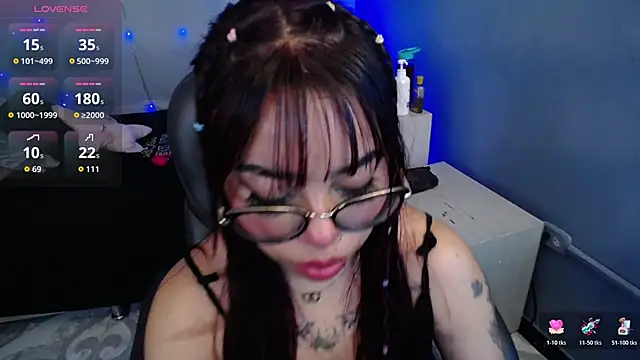 Snapshot of LittleNathy_ chatting on November 1, 2025, 11:37 am LittleNathy online show from November 1, 2025, 11:37 am