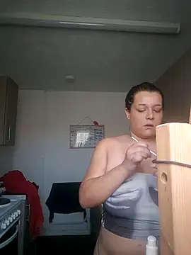 Snapshot of BubblesLovexox chatting on November 3, 2025, 3:48 pm BubblesLovexox online show from November 3, 2025, 3:48 pm