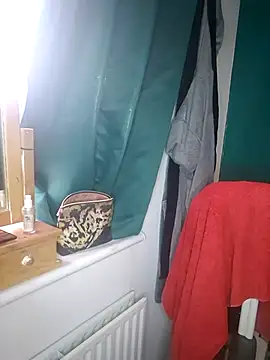 Snapshot of BubblesLovexox chatting on November 25, 2025, 2:39 pm BubblesLovexox online show from November 25, 2025, 2:39 pm