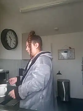 Snapshot of BubblesLovexox chatting on November 24, 2025, 10:37 am BubblesLovexox online show from November 24, 2025, 10:37 am