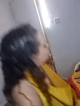 Snapshot of BubblesLovexox chatting on November 24, 2025, 10:43 pm BubblesLovexox online show from November 24, 2025, 10:43 pm