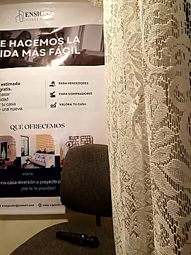 Snapshot of Valentina--1 chatting on March 19, 2026, 10:04 am Valentina--1 online show from March 19, 2026, 10:04 am