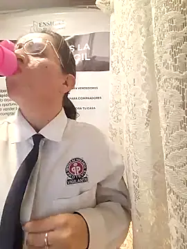 Snapshot of Valentina--1 chatting on March 18, 2026, 10:07 am Valentina--1 online show from March 18, 2026, 10:07 am