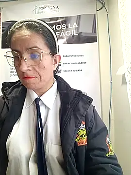 Snapshot of Valentina--1 chatting on February 11, 2026, 12:05 pm Valentina--1 online show from February 11, 2026, 12:05 pm