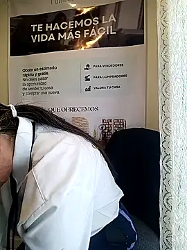 Snapshot of Valentina--1 chatting on February 21, 2026, 12:07 pm Valentina--1 online show from February 21, 2026, 12:07 pm