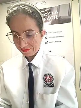 Snapshot of Valentina--1 chatting on February 13, 2026, 12:16 pm Valentina--1 online show from February 13, 2026, 12:16 pm