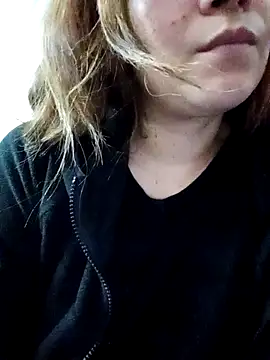 dulcessecretos online show from December 15, 2025, 11:42 pm