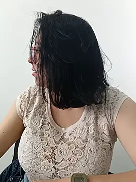 Snapshot of Caroline-17 chatting on November 4, 2025, 5:50 pm Caroline-17 online show from November 4, 2025, 5:50 pm