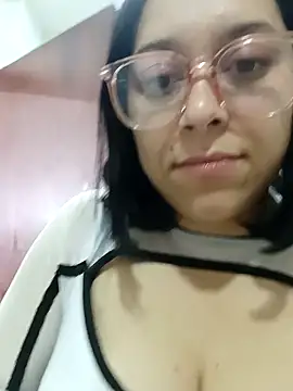 Snapshot of Caroline-17 chatting on November 8, 2025, 1:47 pm Caroline-17 online show from November 8, 2025, 1:47 pm