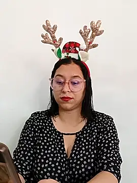 Snapshot of Caroline-17 chatting on December 5, 2025, 6:17 pm Caroline-17 online show from December 5, 2025, 6:17 pm