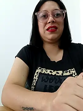 Snapshot of Caroline-17 chatting on November 11, 2025, 6:03 pm Caroline-17 online show from November 11, 2025, 6:03 pm