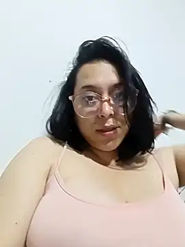 Snapshot of Caroline-17 chatting on November 20, 2025, 1:28 am Caroline-17 online show from November 20, 2025, 1:28 am