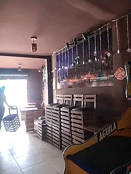 Snapshot of Caroline-17 chatting on December 17, 2025, 6:13 pm Caroline-17 online show from December 17, 2025, 6:13 pm