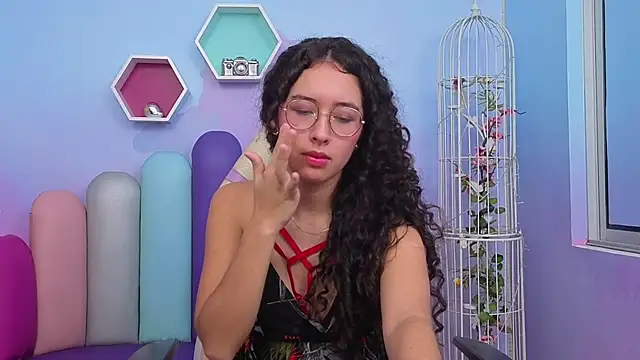 Sasha-Monroe online show from December 1, 2025, 4:02 am