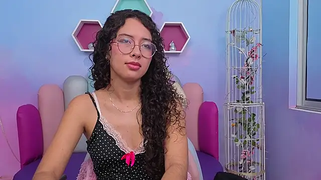 Sasha-Monroe online show from November 16, 2025, 3:33 am