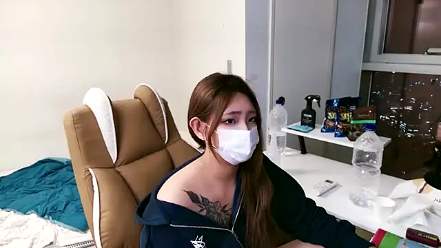 Snapshot of Milk_Sola chatting on October 26, 2025, 1:22 pm Milk Sola online show from October 26, 2025, 1:22 pm