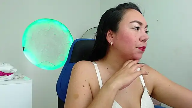 Snapshot of Yadis_hot chatting on November 5, 2025, 8:56 pm Yadis hot online show from November 5, 2025, 8:56 pm