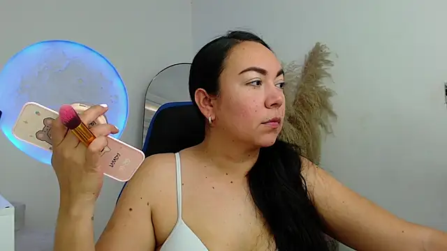 Snapshot of Yadis_hot chatting on November 6, 2025, 8:35 pm Yadis hot online show from November 6, 2025, 8:35 pm