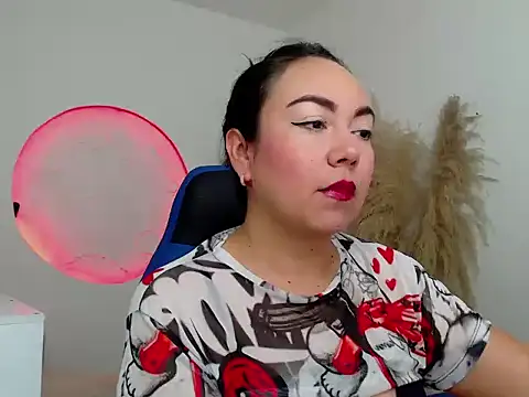 Snapshot of Yadis_hot chatting on November 18, 2025, 8:56 pm Yadis hot online show from November 18, 2025, 8:56 pm