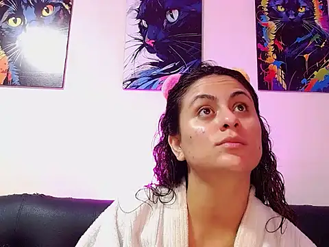 Snapshot of Caroline_Jons chatting on November 1, 2025, 10:53 am Caroline Jons online show from November 1, 2025, 10:53 am