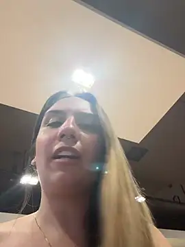 Snapshot of sarah_honey__ chatting on July 27, 2026, 6:37 pm sarah honey online show from July 27, 2026, 6:37 pm