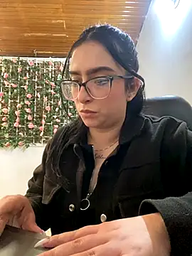 Snapshot of Kloe_Novoa chatting on October 29, 2025, 2:27 pm Kloe Novoa online show from October 29, 2025, 2:27 pm