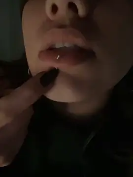 Hannahinfame online show from November 6, 2025, 7:01 am