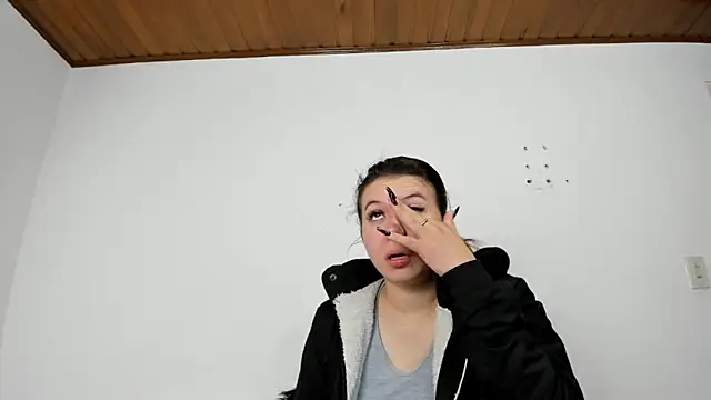 Vanessa Martinz online show from November 15, 2025, 11:58 am