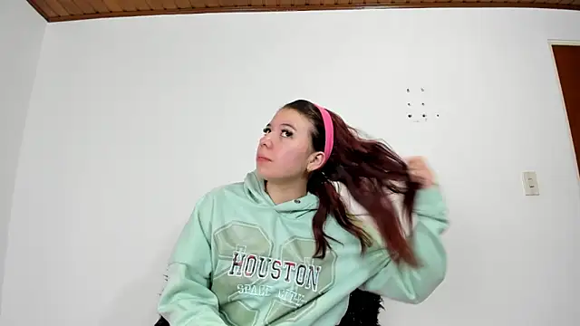 Vanessa Martinz online show from November 3, 2025, 11:58 am