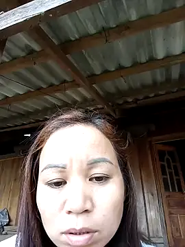 Snapshot of Gwen-n chatting on October 24, 2025, 6:12 am Gwen-n online show from October 24, 2025, 6:12 am