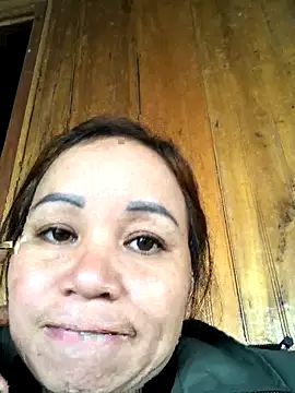 Snapshot of Gwen-n chatting on November 1, 2025, 6:19 am Gwen-n online show from November 1, 2025, 6:19 am