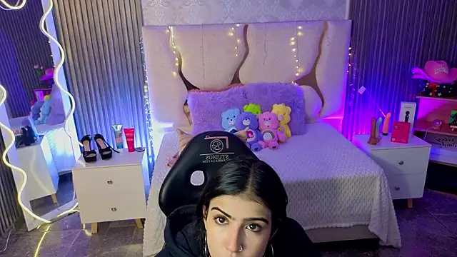 MAIILY TAY online show from March 12, 2026, 12:31 pm