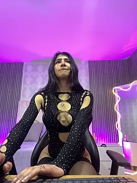 MAIILY TAY online show from November 13, 2025, 11:58 am