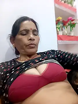 Snapshot of Indiangueen chatting on November 6, 2025, 9:52 pm Indiangueen online show from November 6, 2025, 9:52 pm