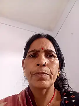 Snapshot of Indiangueen chatting on November 18, 2025, 4:05 am Indiangueen online show from November 18, 2025, 4:05 am