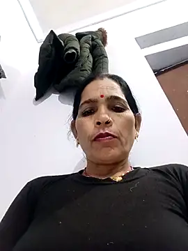 Snapshot of Indiangueen chatting on November 24, 2025, 9:04 pm Indiangueen online show from November 24, 2025, 9:04 pm