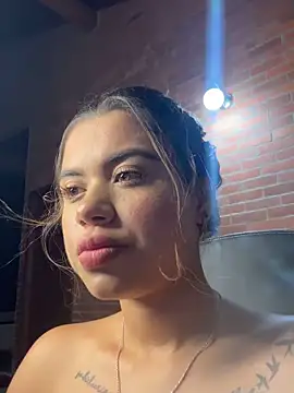 Snapshot of Alanna-foxx chatting on December 13, 2025, 10:27 pm Alanna-foxx online show from December 13, 2025, 10:27 pm