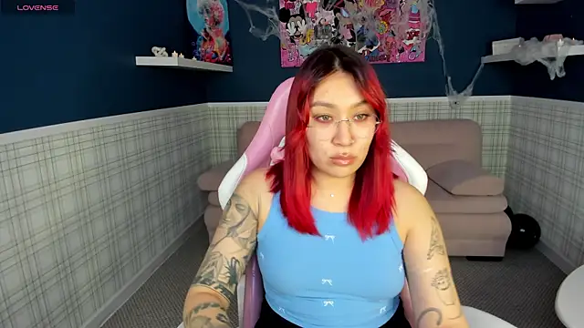 Snapshot of Susie_Reverse chatting on October 28, 2025, 8:57 am Susie Reverse online show from October 28, 2025, 8:57 am