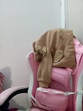 ezabel- online show from November 6, 2025, 1:15 pm